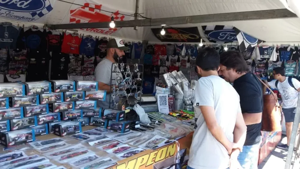 Conocé los costos del merchandising del Turismo Carretera