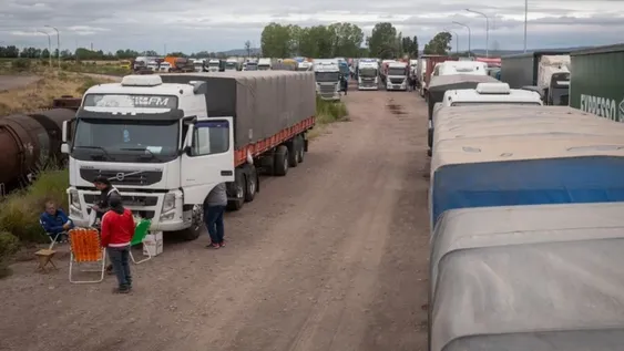 Por conflicto fronterizo, las exportaciones locales a Chile llevan una semana frenadas