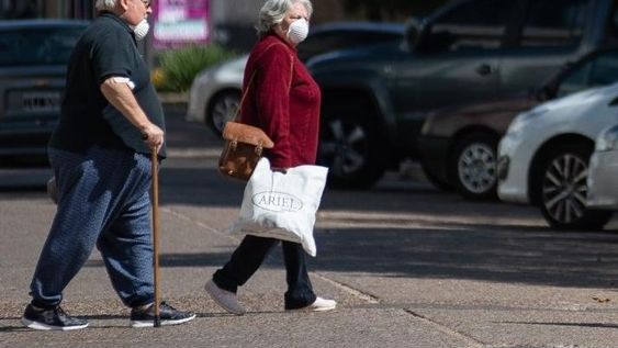 Los mayores de 70 años residentes en CABA deberán pedir permiso para salir