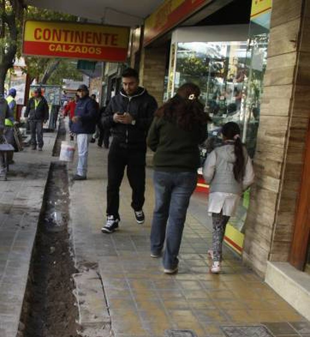 La zanja sin señalizar  que molesta a la gente