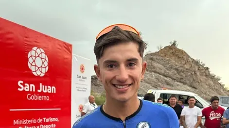 Moyano y su felicidad por poner en lo alto la camiseta de su equipo: “Nuestro objetivo es la Vuelta”