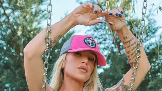 Flor Peña grabó un video jugando con su bombacha y le llovieron comentarios: “No tires tanto…”