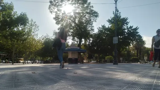 A 6 meses de iniciar las obras, ya se puede circular por una parte de la renovada Plaza 25 de Mayo