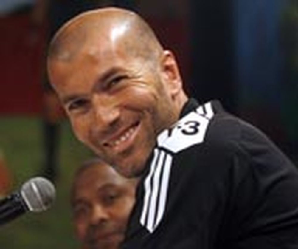 Zinedine Zidane le tiró flores a Argentina