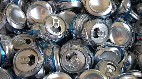 Juntó latas de aluminio durante un año y el resultado la sorprendió: cuánto le pagaron