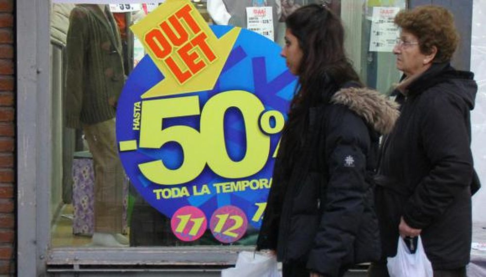 Por la caída de las ventas adelantan el outlet invernal