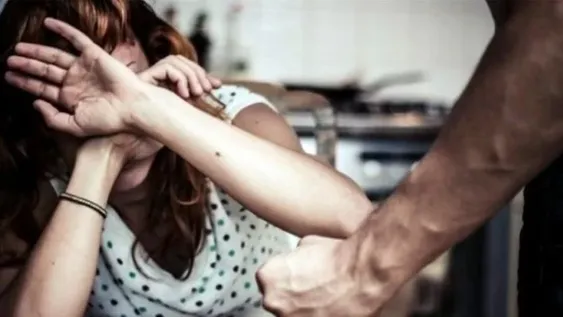 Encerró a su ex, quiso ahorcarla y la mordió: le dieron 6 meses de prisión en suspenso