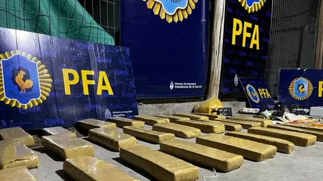 Operativo en Rivadavia: secuestraron 33 ladrillos de marihuana y detuvieron a 6 sospechosos