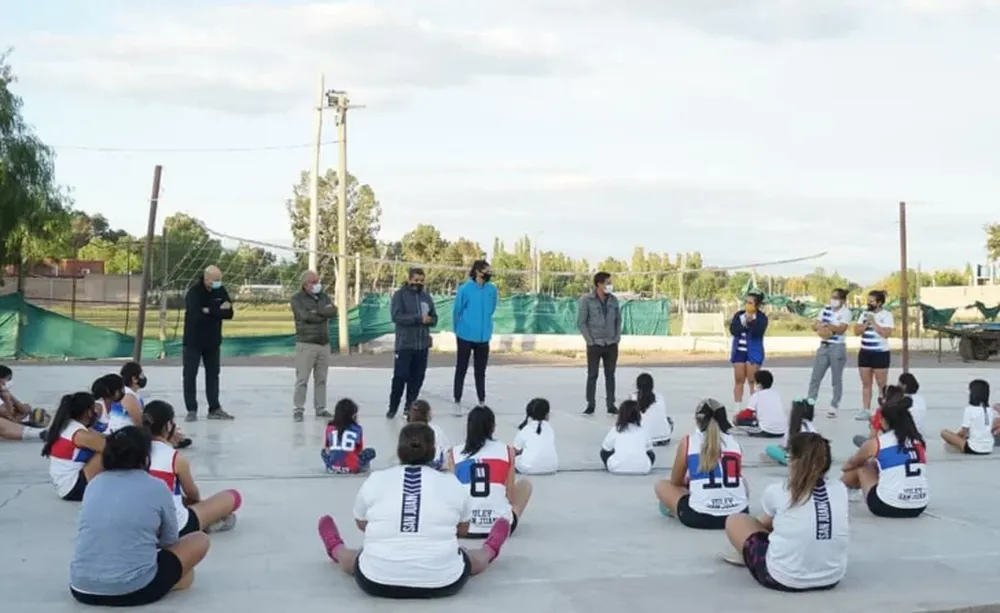 Los abuelos que por primera vez tendrán clases gratis de gimnasia