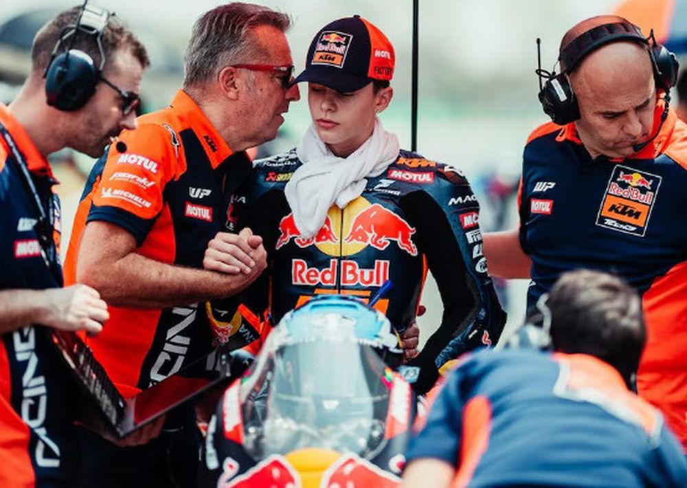 APRENDER EN CADA CARRERA es la meta del joven que representa a la Argentina, en gratitud a su padre.