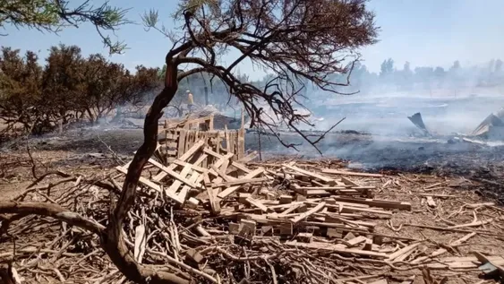 Denuncia un robo y le queman todo