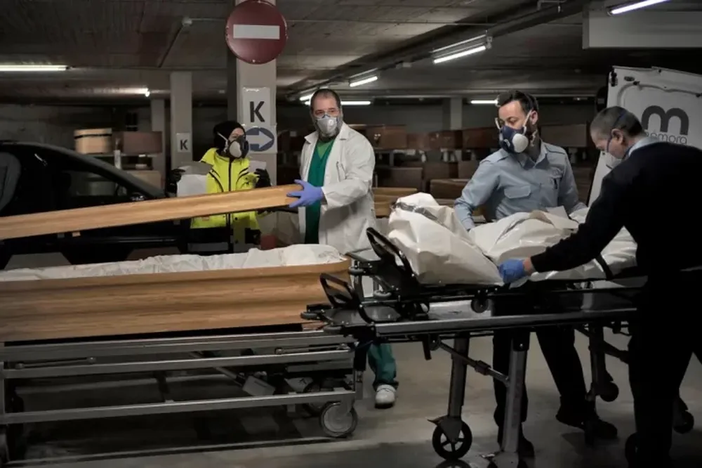 Con 565 muertes en las últimas 24 horas, España superó las 20 mil víctimas fatales