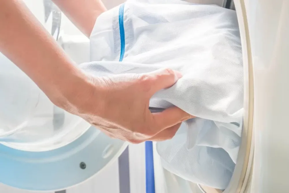 7 trucos para lavar la ropa blanca sin que pierda su color original