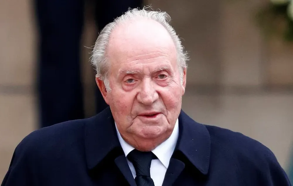 El rey Juan Carlos I se autoexilia de España