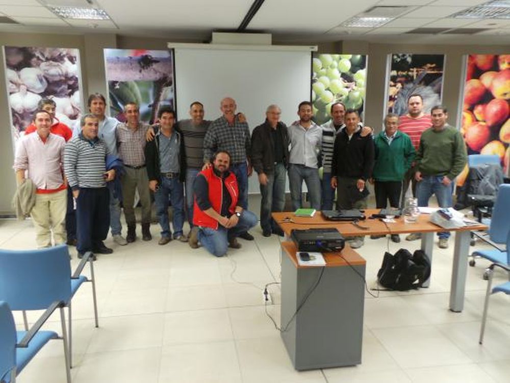 Tratan contratos de polinización entre las partes involucradas