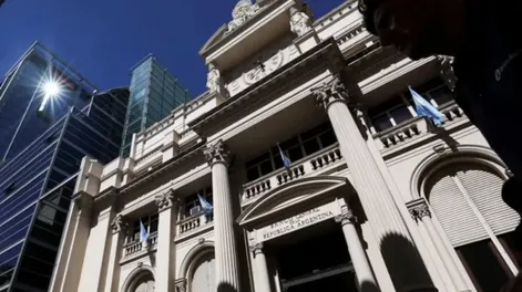 EL MINISTERIO DE ECONOMÍA y el Banco Central comunicaron al sistema bancario el fin de las LEFI, es decir, el retiro de una letra del Tesoro que era refugio final de los pesos del sistema bancario depositado por los ahorristas. 