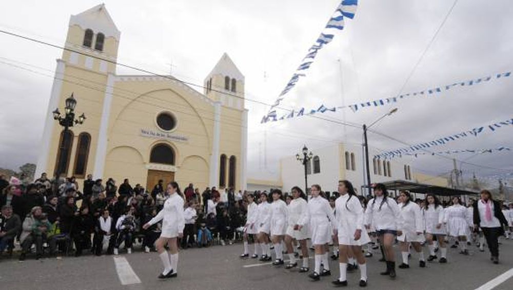 El desfile que fue a paso rápido a causa de la lluvia