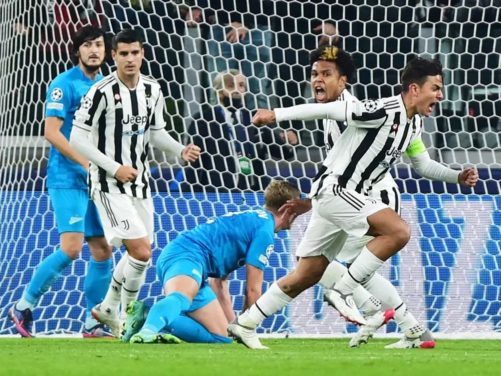 Dos goles de Dybala para la Juventus que pasó a octavos de final de la Liga de Campeones