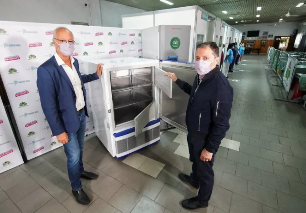 Suman súper freezers para guardar vacunas