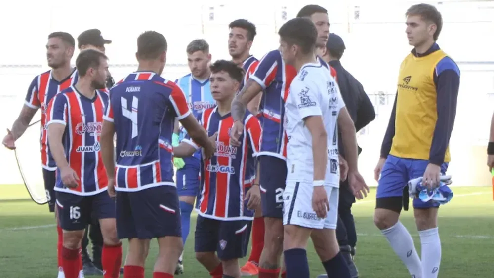 Peñarol al borde del descenso: cuatro fechas para torcer el destino de un año para el olvido