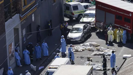 Al menos 74 muertos en un trágico incendio