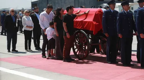 Boric recibió en Santiago los restos del expresidente chileno Piñera