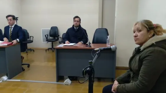 Le prohibieron acercarse a su marido preso ¿y falsificó un oficio judicial para visitarlo?