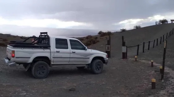 Docente deja su Toyota Hilux “regulando” en la puerta de su casa, pasa uno y se la roba