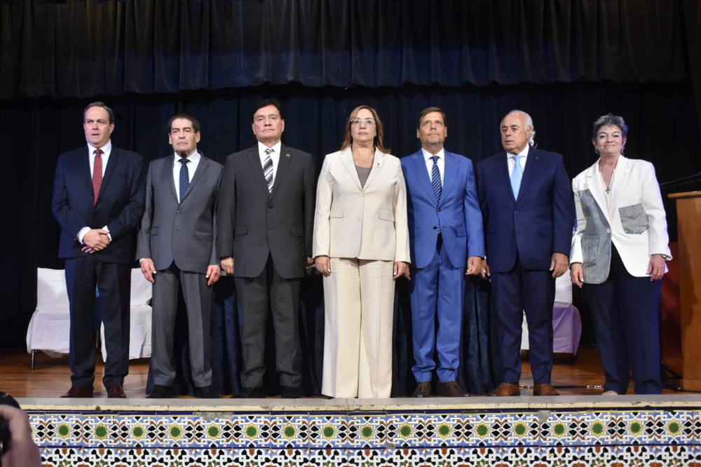De izq a der. El fiscal General, Guillermo Baigorrí; ministro Guillermo De Sanctis; presidente de la Corte, Daniel Olivares Yapur; ministra Adriana García Nieto; ministro Juan José Victoria; ministro Marcelo Lima; defensora General, Mónica Sefair.-