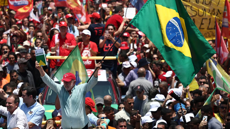 lula da silva cierra su campana con una multitudinaria caravana por rio de janeiro