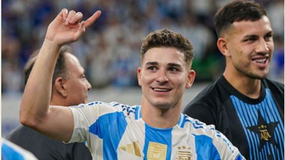 SÍMBOLO. Julián Alvarez está en un momento brillante y Argentina lo sabe.