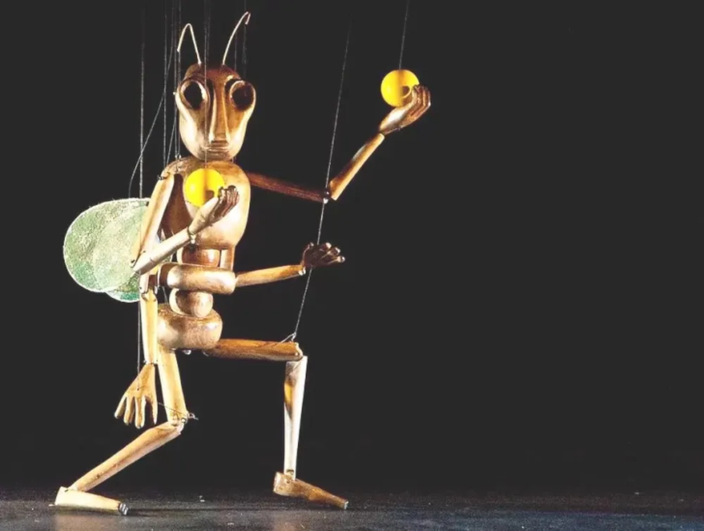 EL CIRCO DE LOS INSECTOS, la obra del grupo inglés String Theatre