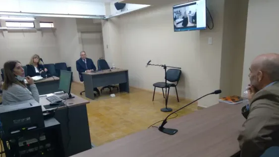 Declaran imprescriptibles los abusos a su hija y su hijastra y lo condenan a 23 años