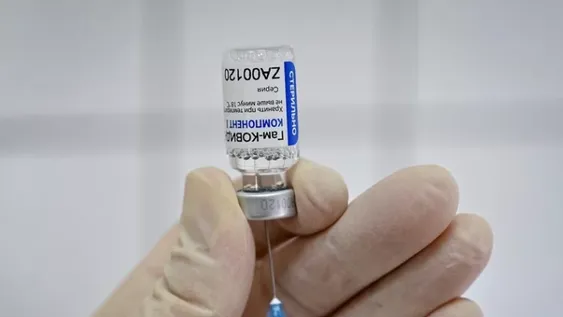 Para vacunar a 20 millones de personas hasta marzo, analizan aplicar una sola dosis de Sputnik V