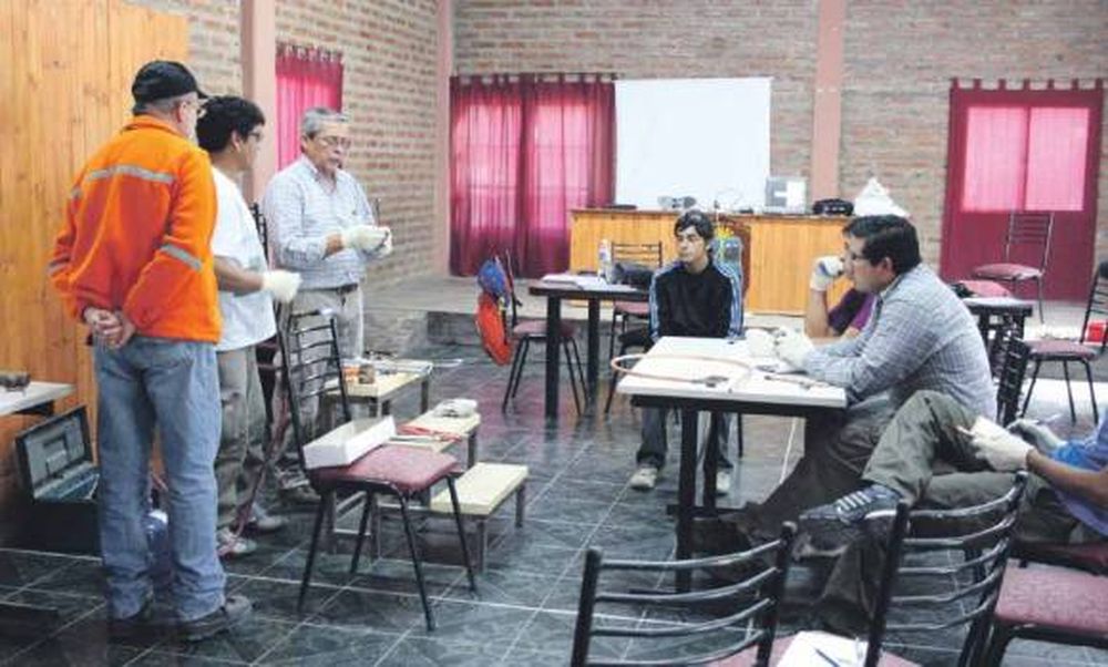 Capacitan plomeros para extender fuentes laborales