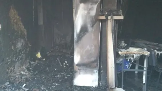 Contrataron a un cura para terminar con los malos resultados y prendió fuego el vestuario