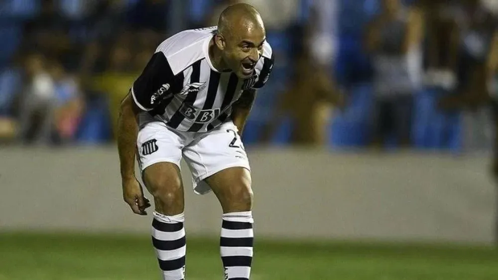 Santiago Silva, máximo goleador uruguayo en la historia del fútbol argentino