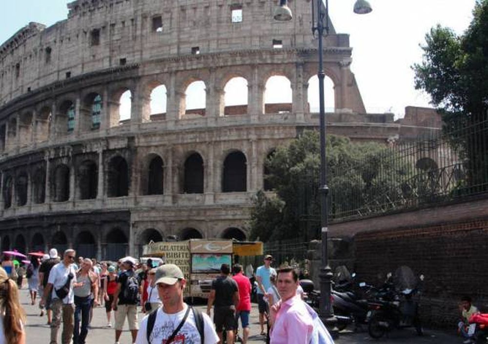 El Coliseo está  inclinado unos  40 centímetros