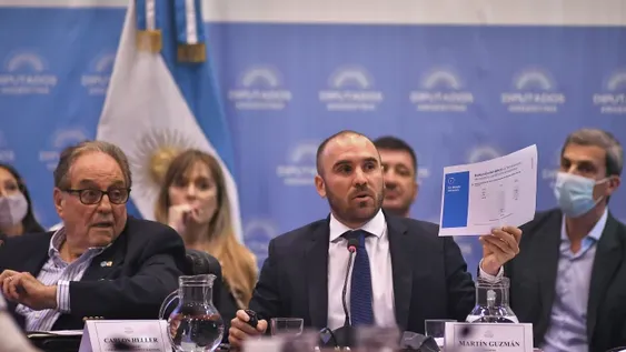 Guzmán niega devaluación brusca y pone el foco en atacar la inflación