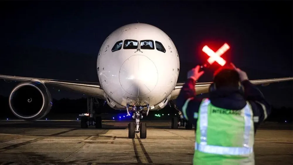 Preparan un operativo para traer otras cinco millones de dosis de Sputnik V