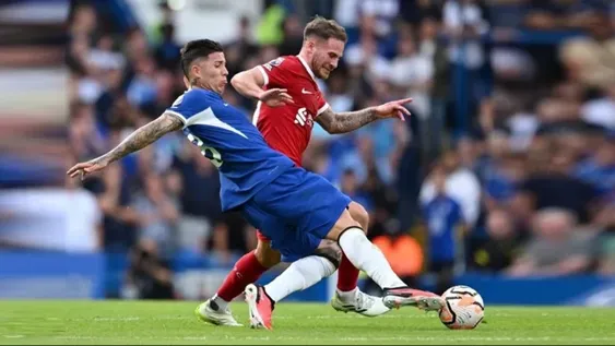 McAllister y Fernández, a mano