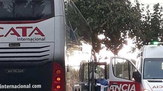 Llegó un colectivo de Chile a la terminal de ómnibus: dos pasajeros presentarían síntomas