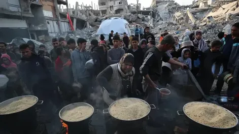 El panel de 11 jueces de las Naciones Unidas dijo que Israel está obligado a apoyar los esfuerzos de socorro proporcionados por ese organismo en la Franja de Gaza y sus entidades. Desde hace semanas que se declaró la hambruna en Gaza.