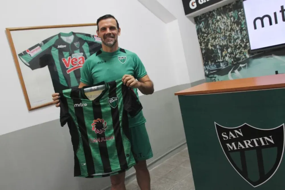 Andrés Yllana fue presentado en San Martín y se conocieron 4 bajas en el plantel