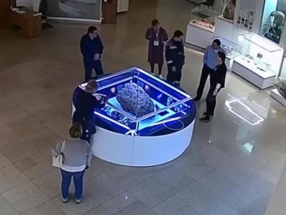 Un meteorito exhibido en un museo levitó inexplicablemente