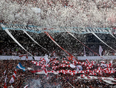 Fueron más de 50 toneladas de papelitos las que utilizaron los hinchas para recibir a River en el Superclásico. El Comité realizó un insólito comunicado. Fueron más de 50 toneladas de papelitos las que utilizaron los hinchas para recibir a River en el Superclásico. El Comité realizó un insólito comunicado.