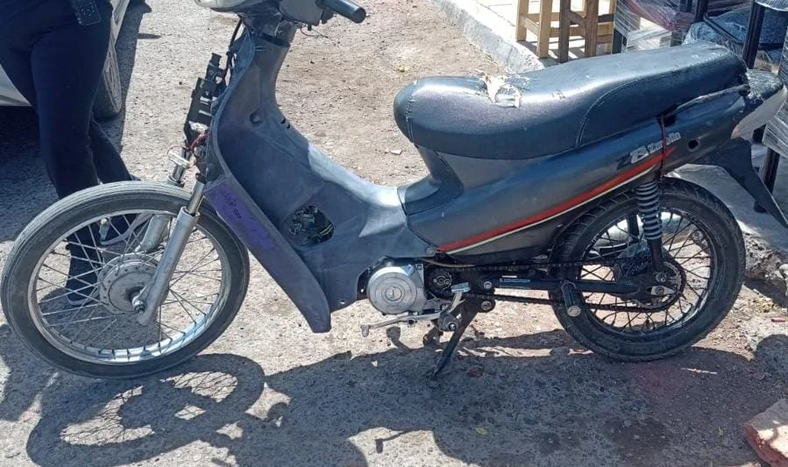 La motocicleta robada en Rawson fue secuestrada por personal de la Sección Sustracción Automotores tras constatar el pedido judicial vigente.