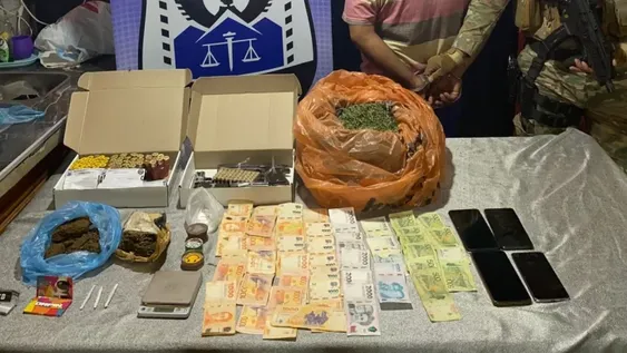 Tras un allanamiento en el barrio Valle Grande, encontraron armas, municiones y droga