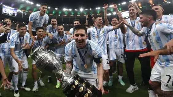 Messi falló un penal, pero un gol en el último minuto de Mbappé dio la victoria a los parisinos