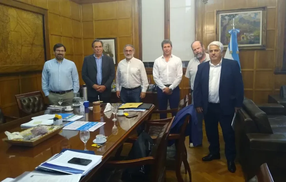 Gobierno local y sector vitivinícola se reunió con Ministro de Agricultura